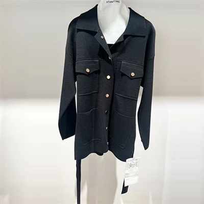 ベーシックブラックブレザー